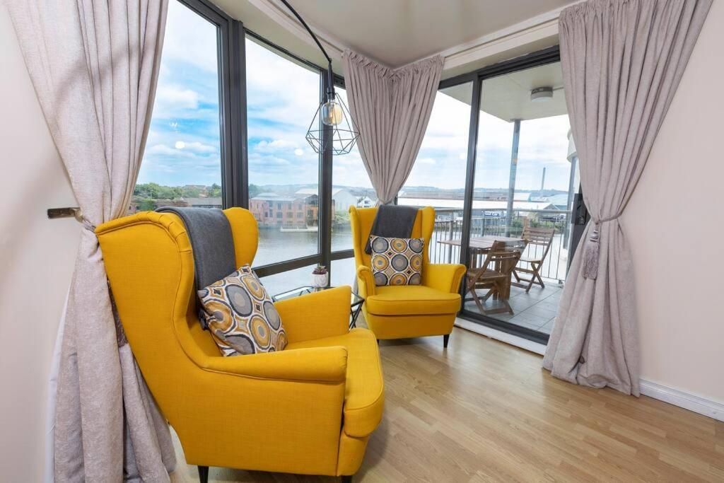 Stunning Views And Side-belfast City-2 Bedroom-5 Guests-wifi & Parking *