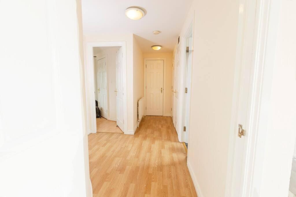 Stunning Views And Side-belfast City-2 Bedroom-5 Guests-wifi & Parking