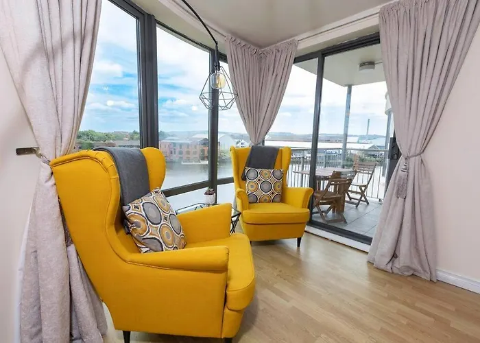 Stunning Views And City Side-Belfast City-2 Bedroom-5 Guests-Wifi & Parking