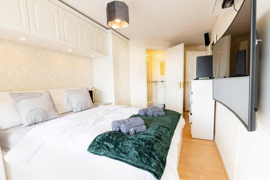 Apartment Stunning Views And Side-belfast City-2 Bedroom-5 Guests-wifi & Parking Belfast