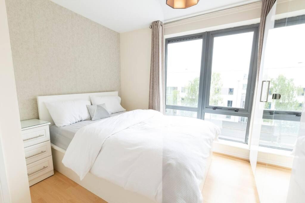 Apartment Stunning Views And Side-belfast City-2 Bedroom-5 Guests-wifi & Parking *