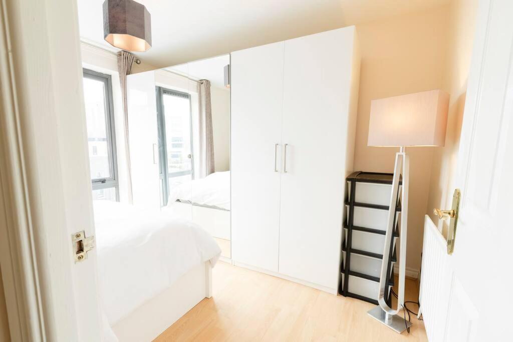 Apartment Stunning Views And Side-belfast City-2 Bedroom-5 Guests-wifi & Parking