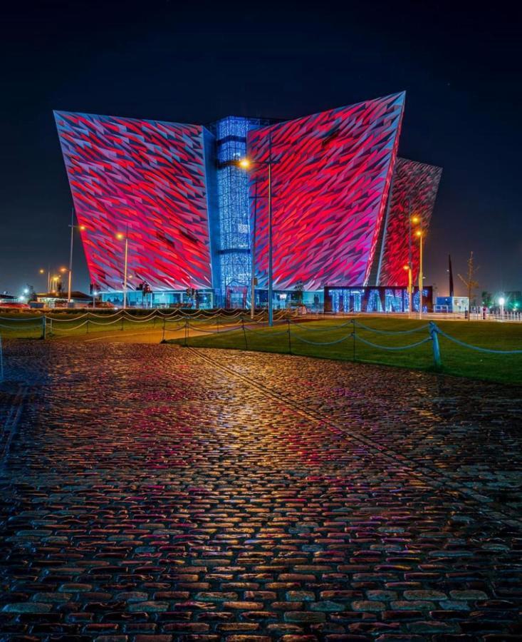 Apartment Stunning Views And Side-belfast City-2 Bedroom-5 Guests-wifi & Parking *